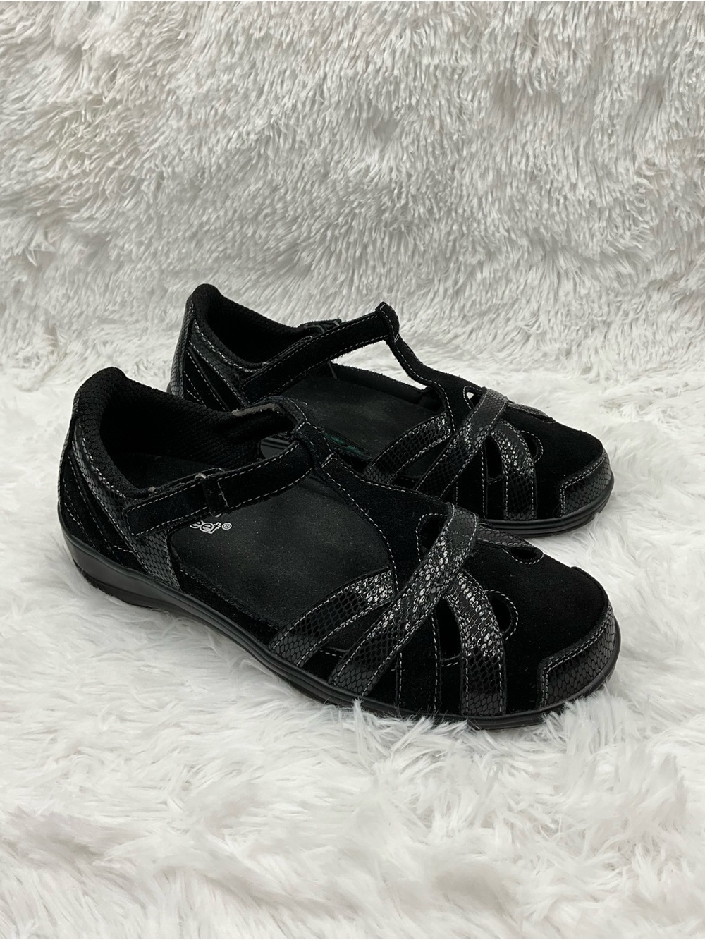 Orthofeet Flats Size 8D Black Casual Mary Jane Flats Hook-and-Loop Strap